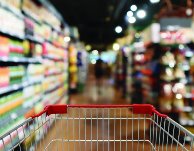 Nos supermercados, o consumidor deve ficar atento aos rótulos: Firjan defende adoção de um modelo educativo.