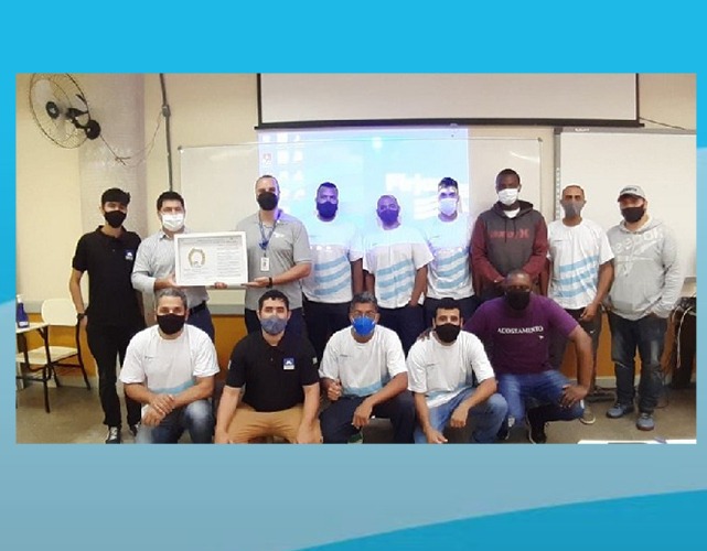 Colaboradores da Mustad Brasil no curso de Operador de Produção Industrial