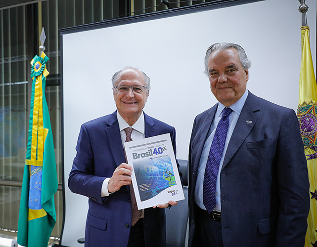 Eduardo Eugenio entrega pessoalmente a Agenda Firjan para um Brasil 4.0 a Geraldo Alckmin, na posse do vice-presidente como ministro do Desenvolvimento, Indústria, Comércio e Serviços