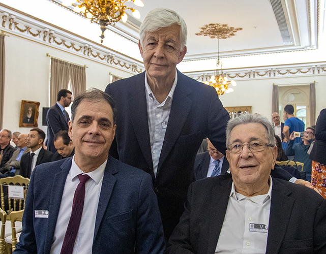 Os empresários Carlos Fernando Gross (centro), Paulo Roberto Dinis Marques (esq.) e Sérgio Ramalho (dir.) no Palácio Guanabara