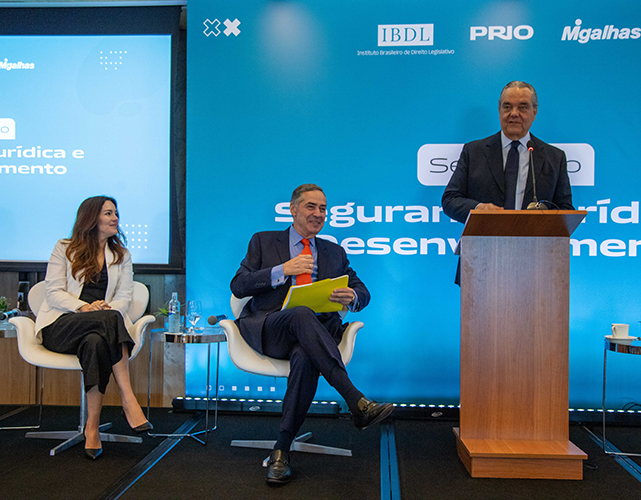 Ao lado do ministro Luís Roberto Barroso, o presidente da Firjan defendeu a segurança jurídica para a promoção de investimentos no país