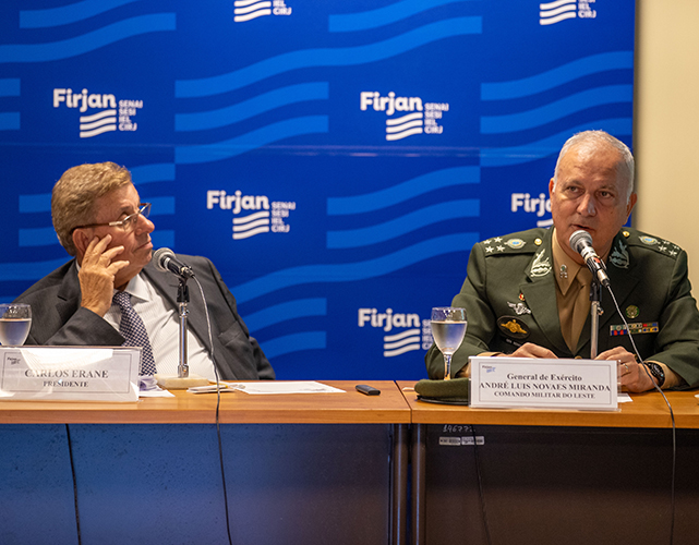 Carlos Erane de Aguiar, 2º vice-presidente da Firjan, e o general André Luis Novaes Miranda, comandante Militar do Leste
