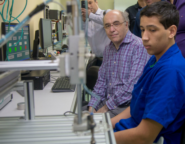 Stephen Wolfram conheceu projetos dos alunos