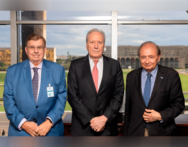 Carlos Erane de Aguiar, Ricardo Lewandowski e Márcio Fortes em encontro realizado em Brasília