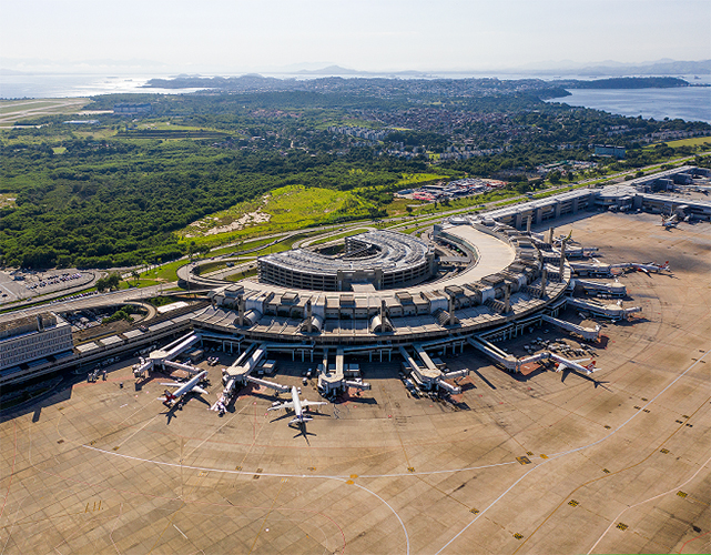 Vista aérea do Aeroporto Internacional Tom Jobim, na Ilha do Governador
