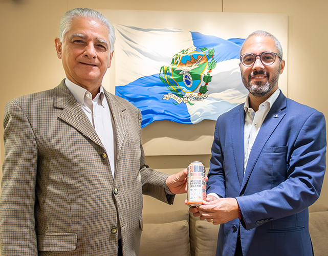 Luiz Césio Caetano e Márcio Maciel em encontro na sede da Firjan