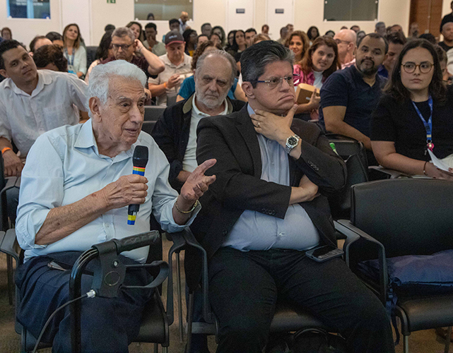 Ao microfone, o empresário Sérgio Bousquet, presidente do Sindpanific