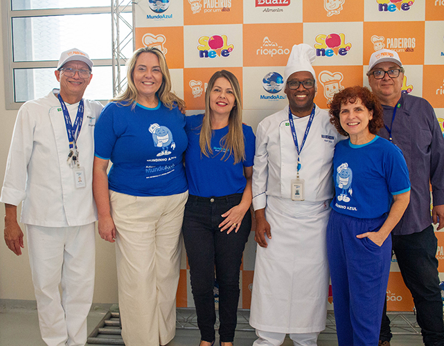 Presidente do Rio+Pão, Fernanda Hipólito, com instrutores da Firjan SENAI, a representante da Fundação Mundo Azul, a chef Flávia Quaresma e o chefe de produção da Buaiz Alimentos