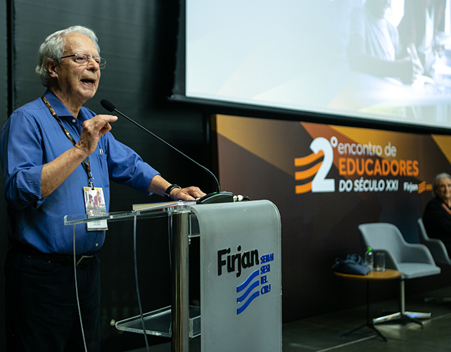 Frei Betto durante o painel "Integridade, educação e espiritualidade"