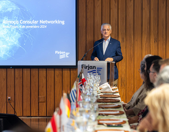 Luiz Césio Caetano, presidente da Firjan, durante abertura do encontro.