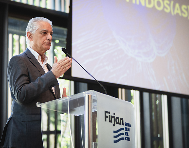 Luiz Césio Caetano, presidente da Firjan, na abertura da jornada