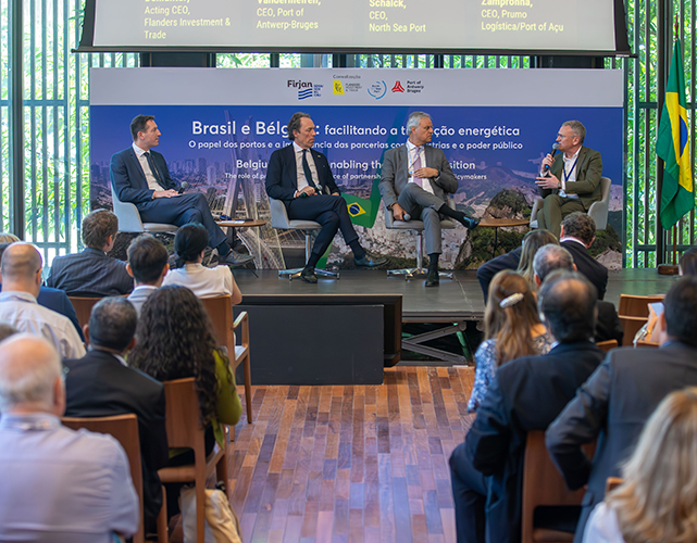 Acima: Piet Demunter (Flanders Investment & Trade), Jacques Vandermeiren (Porto da Antuérpia-Bruges), Rogério Zampronha (Porto do Açu) e Daan Schalck (Porto do Mar do Norte)