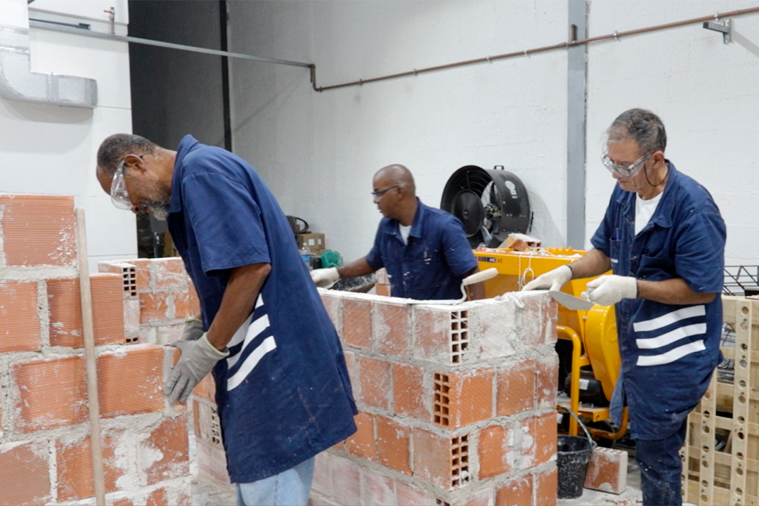 Alunos da unidade Firjan SENAI Região dos Lagos, inaugurada em setembro de 2024, concluem cursos de qualificação