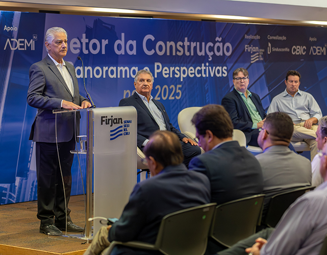 Luiz Césio Caetano (Firjan), Marcelo Kaiuca (Firjan e Induscimento), Renato de Sousa Correia (CBIC) e Claudio Hermolin (CBIC e Sinduscon-Rio)