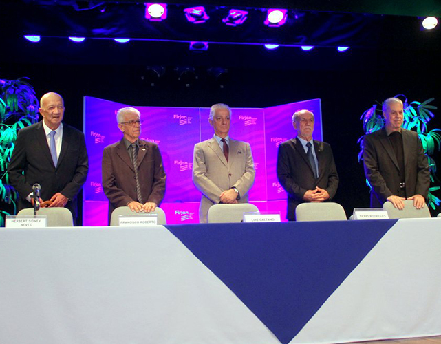 Noite de homenagens com Medalha Construtor do Desenvolvimento Regional