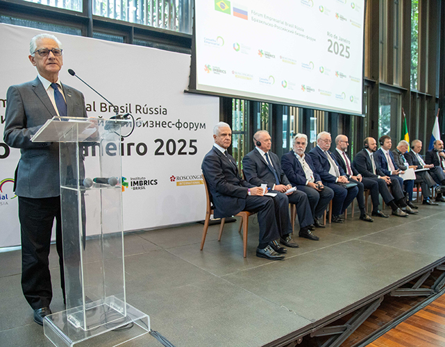 Luiz Césio Caetano, presidente da Firjan, durante abertura do evento, no auditório Aquário da Casa Firjan