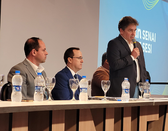 Na abertura da feira, Henrique Nora Jr. destacou a atuação da Firjan SENAI SESI para promover o desenvolvimento regional