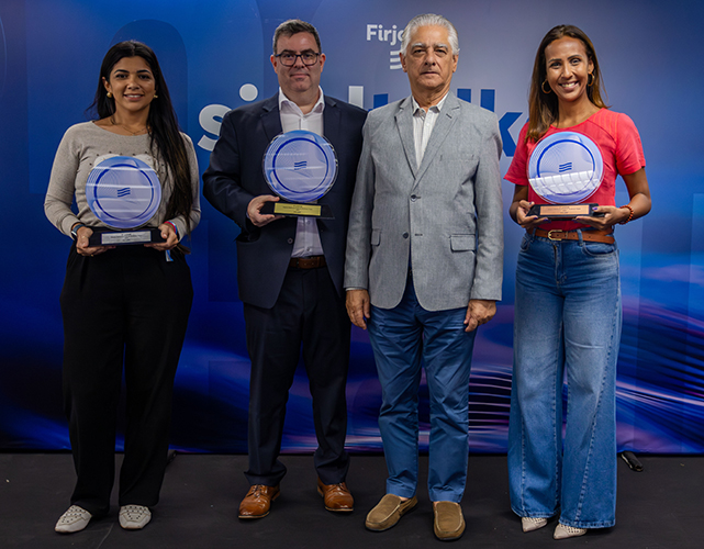 Caetano entre representantes dos sindicatos vencedores do Prêmio: Sindirepa, Sindvest e Rio+Pão