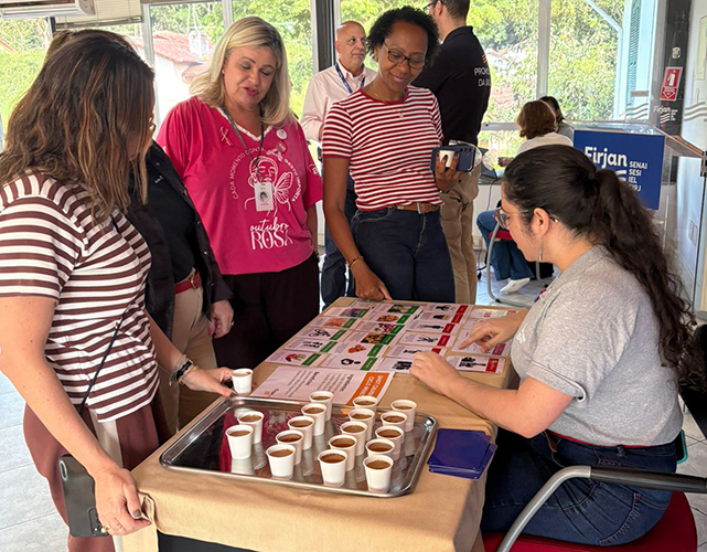 Campanha foi intensificada nesta segunda-feira (27/10) com atendimentos em Petrópolis e Nova Iguaçu
