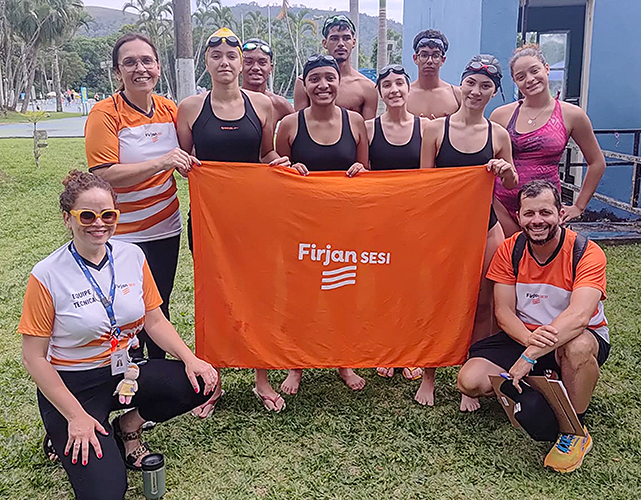 Turma de natação da Firjan SESI Volta Redonda nos jogos estudantis 2025