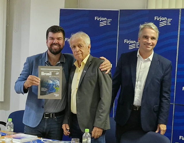 Documento foi entregue durante reunião da Comissão em Macaé
