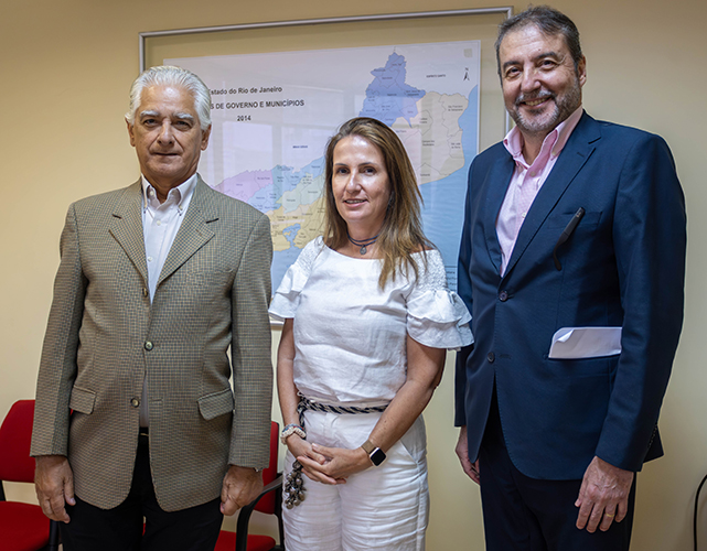 Luiz Césio Caetano, Carla Pinheiro e Sérgio Gusman, na sede da Firjan