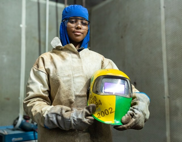 Mulheres representam 22,3% da força de trabalho na Indústria fluminense.