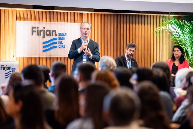 Emiliano Gomes (PRIO), Fernando Siqueira (Modec) e Karine Fragoso (Firjan SENAI SESI)