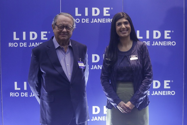 Mauro Viegas Filho (Firjan) e Priscila Sakalem (secretária de Estado de Transporte e Mobilidade Urbana RJ)