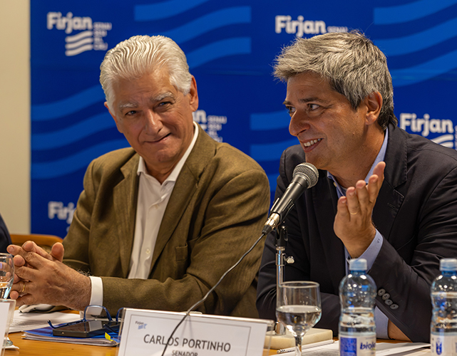 Luiz Cesio Caetano e o senador Carlos Portinho (PL-RJ)