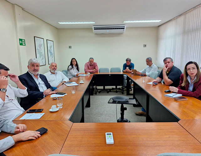 Representantes da prefeitura e integrantes do Conselho Empresarial da Firjan Norte Fluminense participaram da reunião.