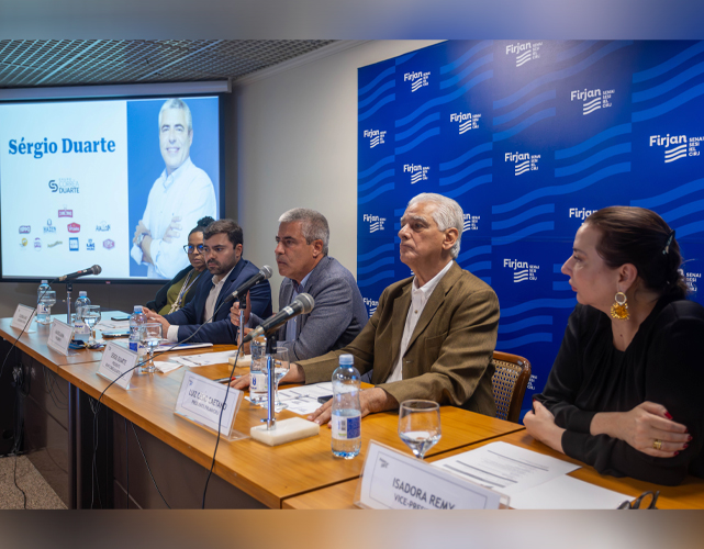 Da dir. para esq.: Isadora Remy, Luiz Césio Caetano, Sérgio Duarte e Mauro Alvim